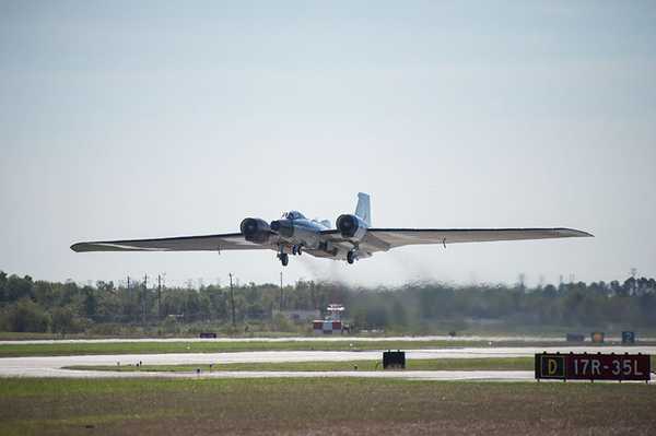 Image of the WB-57 aircraft taking off at JSC